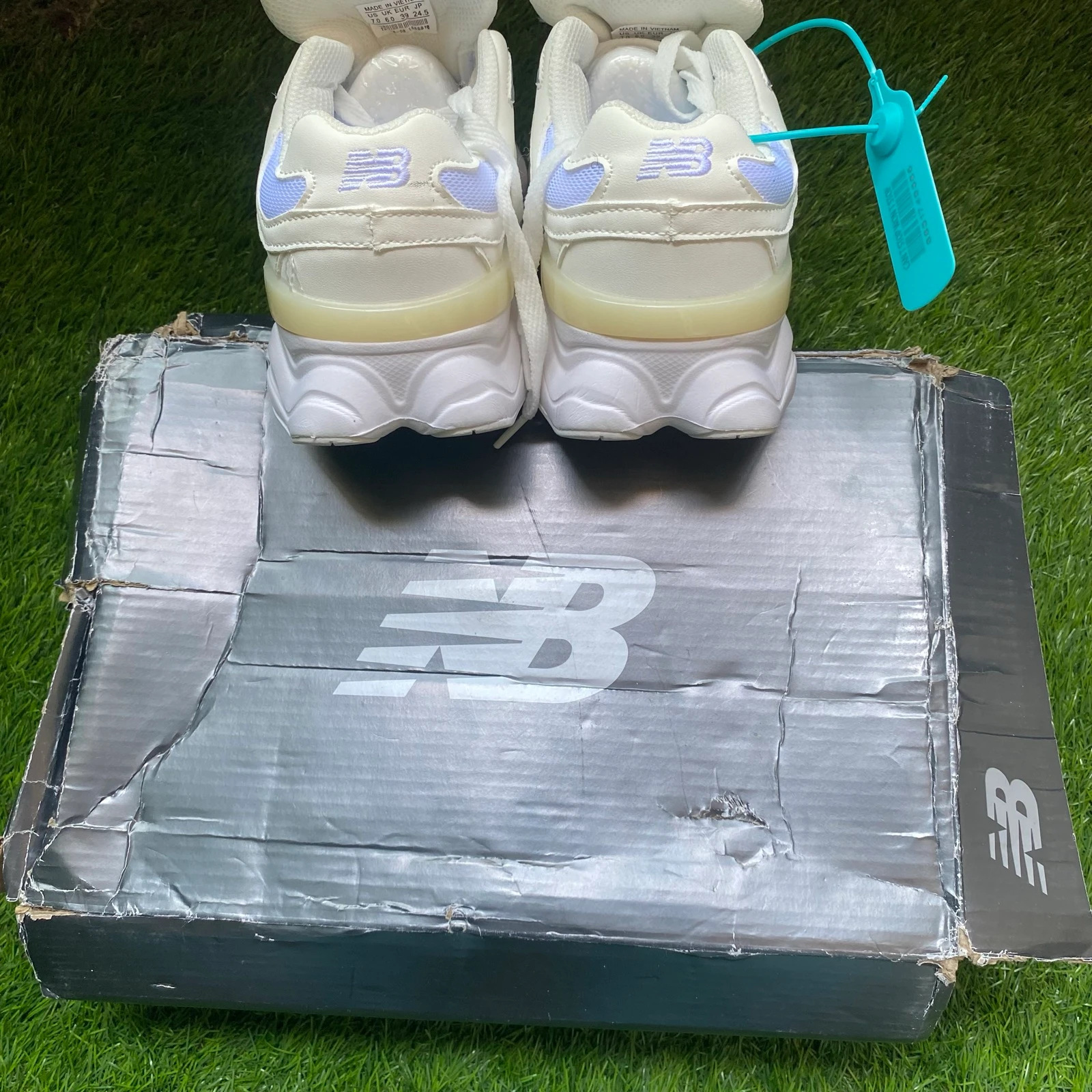 New Balance 9060 White | Size 39 | New | With Box – photo 4